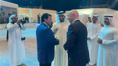 قبل السفر إلى السنغال.. وزير الرياضة يلتقي رئيس الاتحاد الدولي في دبي 