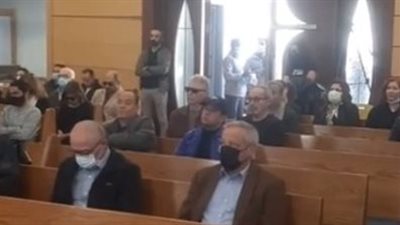 محمود حميدة أول الحاضرين في جنازة عهدي صادق بالكنيسة الإنجيلية بالقاهرة | بث مباشر