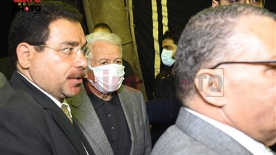 رئيس الأهلي الأسبق حسن حمدي يشارك بعزاء نقيب المحامين الراحل رجائي عطية | صور