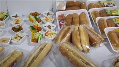 استمرارا لعملية التطوير بالسكة الحديد.. وجبات ساخنة بعربات قطار النوم | فيديو