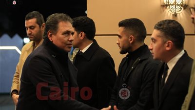 محمد رياض يقدم واجب العزاء في الفنان أحمد حلاوة | فيديو