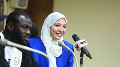 تشرفت بجلوسي بجانب سيسيه وردود الأفعال أسعدتني.. قصة مريم عبد الحكيم مترجمة مؤتمر منتخب السنغال