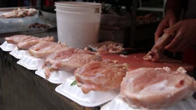 انخفاض أسعار الفراخ مع خسائر أصحاب المزارع.. وكيلو البانيه بـ75 جنيهًا 