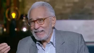 بعد شائعات وفاته.. نجل عبد الرحمن أبو زهرة يكشف تفاصيل حالته الصحية