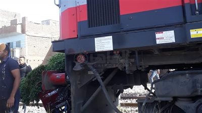 يقظة قائد قطار الصعيد تمنع حادث تصادم في سوهاج | صور وفيديو 