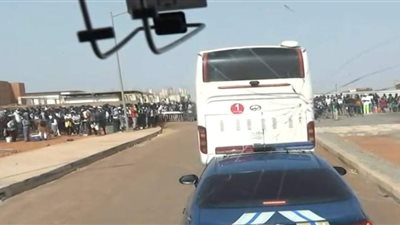 مصر والسنغال.. الاعتداء على حافلات جماهير منتخب الفراعنة بإلقاء الحجارة