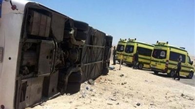 إصابة 17 شخصًا في انقلاب أتوبيس وردية عمال بالطريق الصحراوي بالشرقية