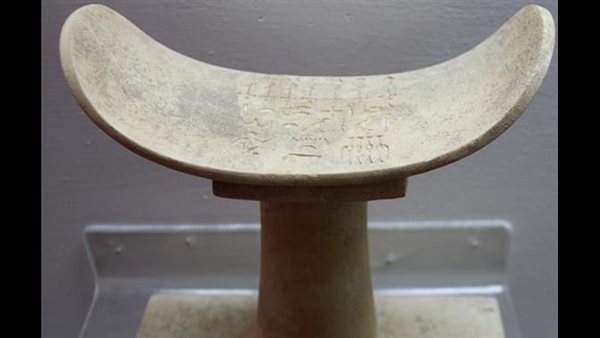  مسند رأس لحاكم الواحات