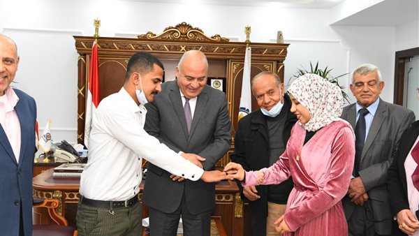 خطوبة فتاتين يتيمتين