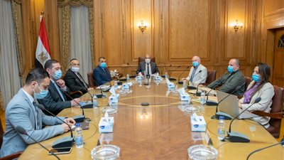 وزير الإنتاج الحربي يبحث مع شركة أسترالية التعاون في مجال تدوير المخلفات الصلبة 