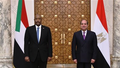 الرئيس السيسي يؤكد لـ البرهان: نحرص على تقديم كافة سبل الدعم لتحقيق الاستقرار السياسي بالسودان الشقيق