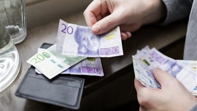مسؤولة سويدية: ارتفاع الأسعار ليس مبررًا لزيادة الأجور