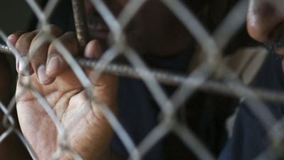 تجديد حبس 3 عاطلين لقتلهم عامل وإصابة زوجته وشقيقه في مشاجرة ببنها