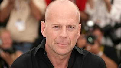 بسبب فقدانه القدرة على الكلام.. عائلة بروس ويلز تعلن اعتزاله التمثيل 