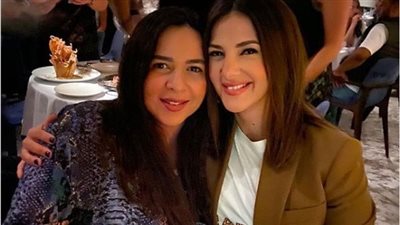 دنيا سمير غانم عن الفارق بينها وبين شقيقتها إيمي: شبه بعض في حب الناس واحترامهم.. وستات كبيرة بتقابلني تقولي خليكم مع بعض 