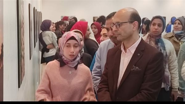 معرض تمرد عدسة 