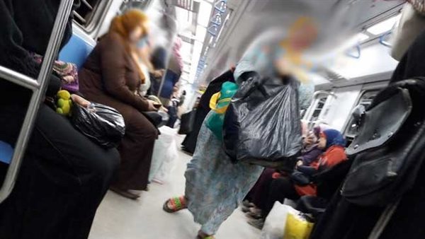 التسول داخل المترو-أرشيفية