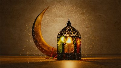 أستاذ بجامعة الأزهر يكشف حكم إفطار المسلمين في أوروبا على توقيت مكة