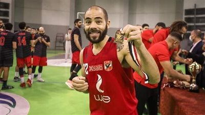 إداري سلة الأهلي يثير الجدل بسبب طومسون