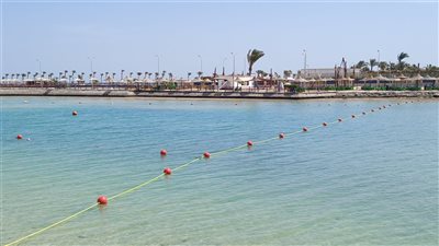 مع ارتفاع درجات الحرارة.. شواطئ الغردقة تستعد لاستقبال المصيفين وأسعار مختلفة للتذاكر