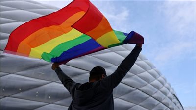 قطر تحمي المثليين في كأس العالم بمصادرة أعلام قوس قزح