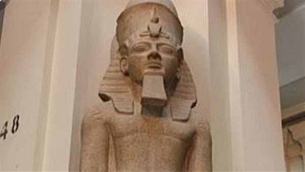 أحد التماثيل بالمتحف