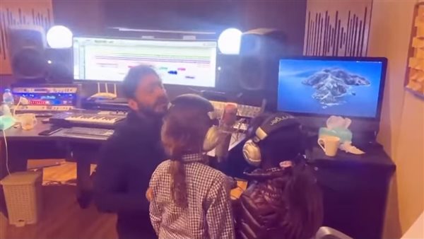 تامر حسني وأبناؤه