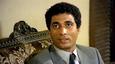 منهم أحمد زكي وعبد الناصر.. فنانون ومشاهير وصلوا إلى قمة نجاحهم رغم اليُتم ومصاعب الحياة | فيديوجراف