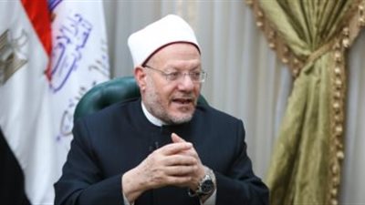 المفتي يكشف حكم تغيب الموظف عن العمل من أجل الاعتكاف|فيديو