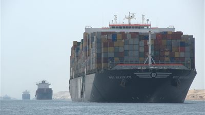 أسامة ربيع: 76 سفينة ستعبر قناة السويس اليوم