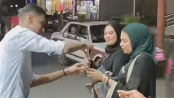 كيرلس يوزع الفوانيس