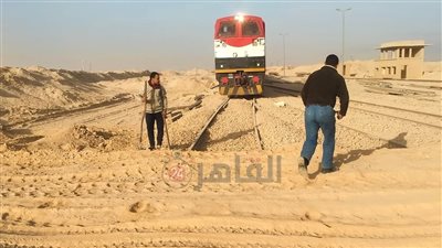 يقظة قائد قطار بضائع بالسكة الحديد تمنع خروجه عن مساره بميناء العين السخنة | صور