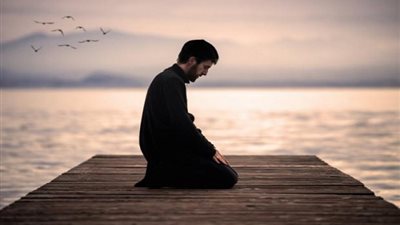 هل يجب على المأموم متابعة الإمام إذا زاد في الركعات؟.. البحوث الإسلامية يجيب