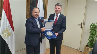 وزير المالية يبحث مع وفد الاستثمار الأوروبي التعاون في مجالات الصحة والتعليم