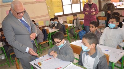 محافظ بورسعيد لطلاب الصف الرابع الابتدائي: الدروس الخصوصية تهدر الوقت والجهد | صور 