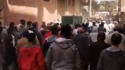 العشرات يشيعون جثماني مسن وابنته بعد وفاتهما على يد زوجها بالإسماعيلية | بث مباشر