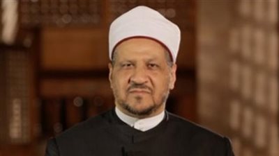 ما حكم إعطاء الزكاة من الأصول كـ الوالدين للفروع كالأبناء والعكس؟.. مستشار مفتى الجمهورية السابق يجيب