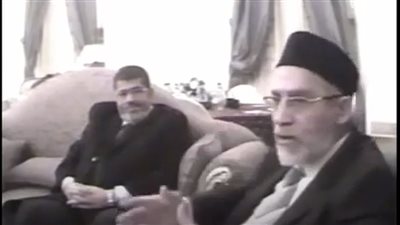 بزرع وسطهم ناس وببلغ أمن الدولة.. تسجيل لـ خيرت الشاطر وبديع يكشف غدر الإخوان بالسلفيين