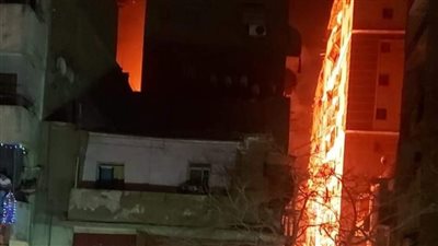 حريق هائل بمخزن خردة بمنطقة مصر القديمة.. والحماية المدينة تدفع ب 6 سيارات إطفاء |فيديو
