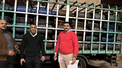 ضبط 231 اسطوانة غاز منزلية قبل بيعها بالسوق السوداء في البحيرة