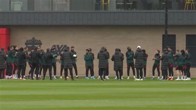 بمشاركة صلاح.. لاعبو ليفربول يحتفلون بعيد ميلاد هارفي إليوت | صورة