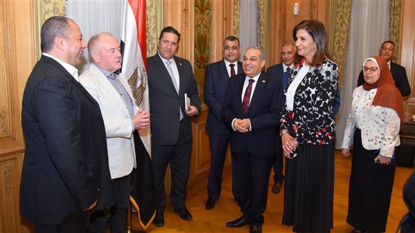 وزيرة الهجرة نبيلة