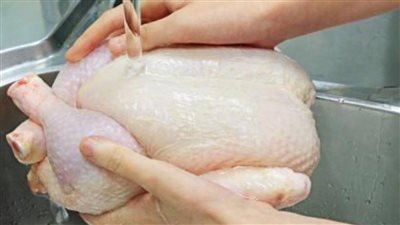 كيفية غسل الدجاج بالطريقة الصحيحة لتجنب الإصابة بأمراض خطيرة