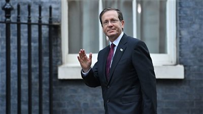 مدان بحيازة المخدرات.. الرئيس الإسرائيلي يعفو عن سجين أوكراني طلب القتال في بلاده