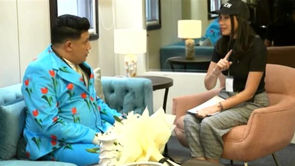 رامز جلال ساخرًا من حمو بيكا: لو جايبين رقاصة مش هتلبس الدهب ده كله