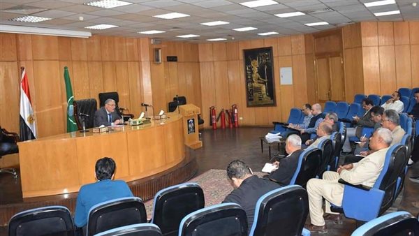 اجتماع محافظ المنيا