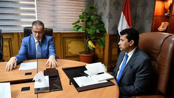 وزير الرياضة يناقش