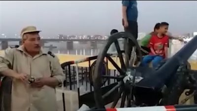 القائم على تشغيل مدفع رمضان بسوهاج: كفاية فرحة الناس لما المدفع يضرب