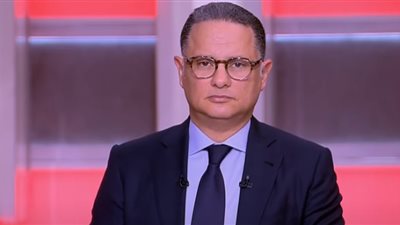 في أولى حلقات موسم برنامجه الجديد.. شريف عامر ناعيًا والده: أتمنى يكون راضيا عني