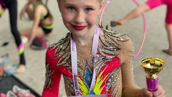 الطفلة لاعبة الجمباز